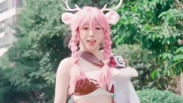 #王者荣耀 #结伴同行 #四叶草变装 
小鹿乱撞(⁎⁍̴̛ᴗ⁍̴̛⁎)