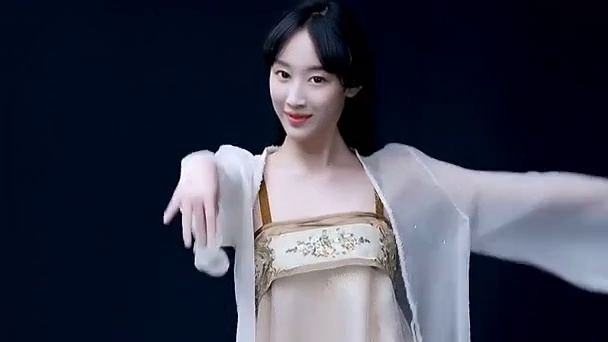 瓜类里有西瓜、冬瓜、哈密瓜、白兰瓜、南瓜、黄瓜、谁能在说出一个瓜，算我见识浅薄 #古风舞蹈  #古典