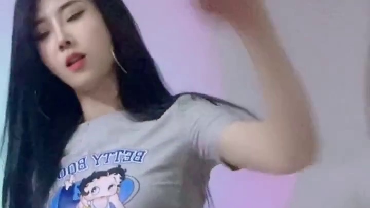 哪有什么突然好想你，明明一直在心里 #捣蒜舞 #我这魔性的身材
