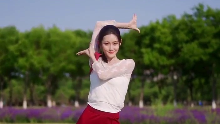 音乐果然很上头～#傣迪 #傣族舞