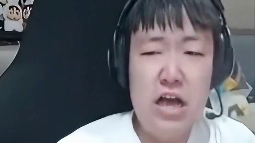 猪魔的天彻底塌了，念旧舍弃猪魔皮肤打出虚幻颗秒操作摇头，一人一发看呆老白狗哥