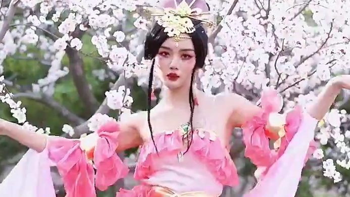还是比较喜欢春天的温度…(╥ ㉨ ╥`)  #古风 #舞蹈 #美少女
