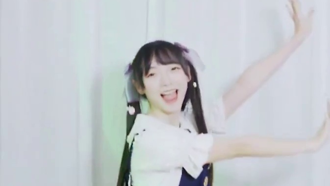 这首歌有没有很魔性，被洗脑了！ #咚巴拉 #舞蹈 #小姐姐