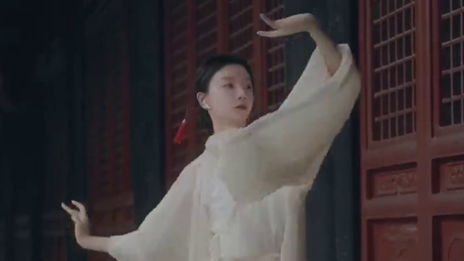 竹窗，藤枕，苦竹，甘棠。
清风雨揽月，寒潭风独眠。
 #国风古韵 #舞蹈季