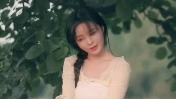 愿喜怒哀乐不再被掐头去尾。
#舞蹈季 #灵魂舞者 