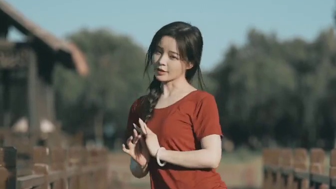 现在的小鹿只想跳舞～
 #现在的小芳是有车又有房 #舞蹈季