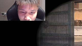 游戲失誤捂頭懊惱