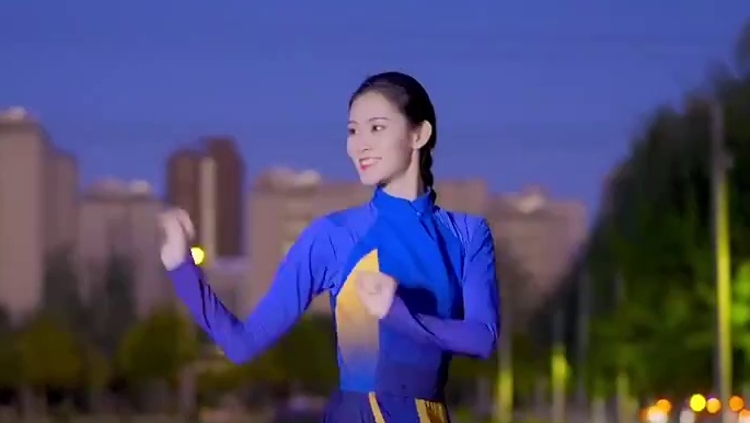 蓝色战袍版的#火火的姑娘 来啦～#蒙古舞