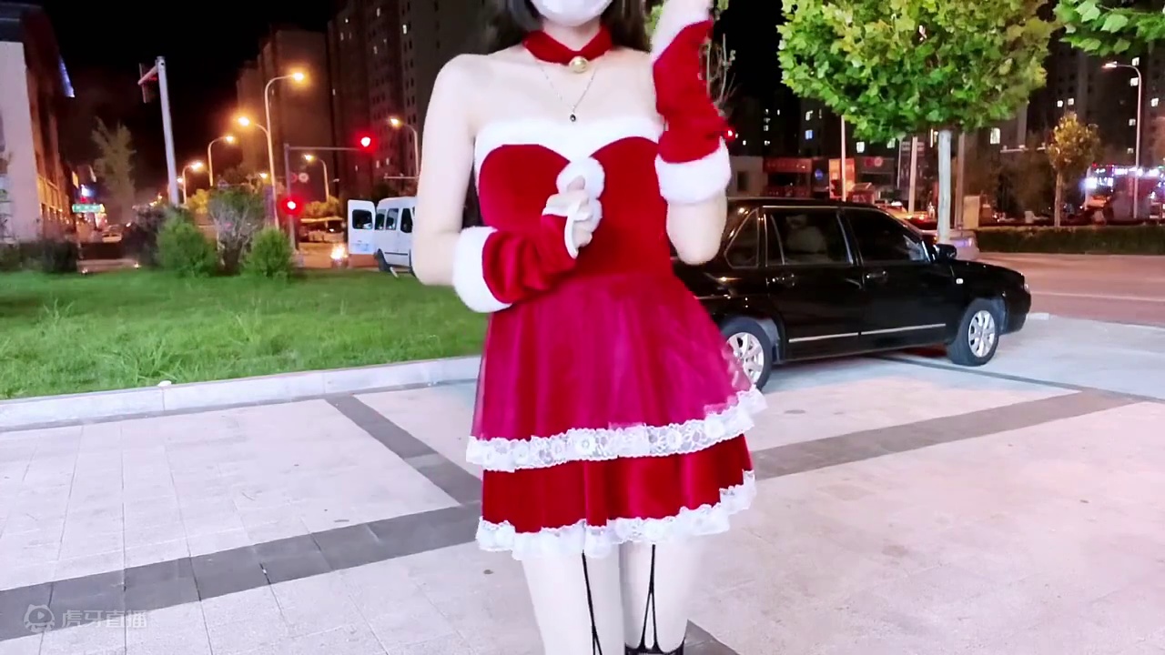 这个女生又穿着圣诞衣走来啦
 #暖暖DJ摇 #宝可梦世锦赛 #辣妹