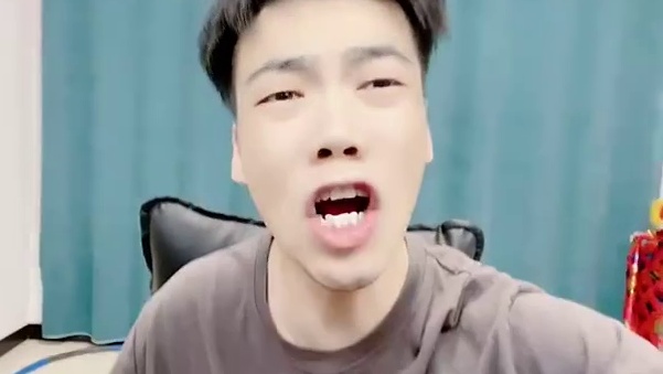 看好你们的老公奥，老嫂子要出门了