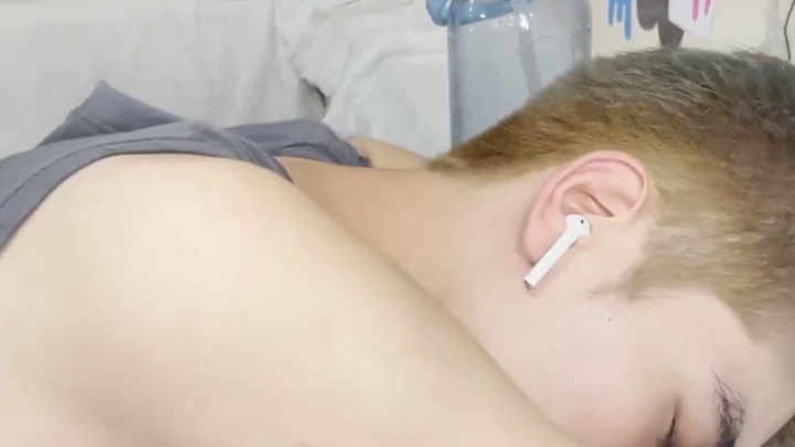 大家还想看风哥用这个指甲做什么，我给你们安排！#情侣日常  #男友的迷惑行为 