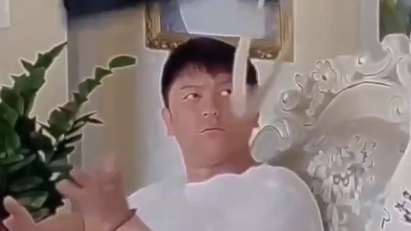 看似有两个选择，答案只有一个 #搞笑视频 #有戏精 #整蛊
