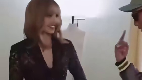 Lisa和LV设计师