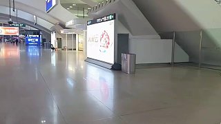 九師傅打車?yán)Щ笥^眾等待