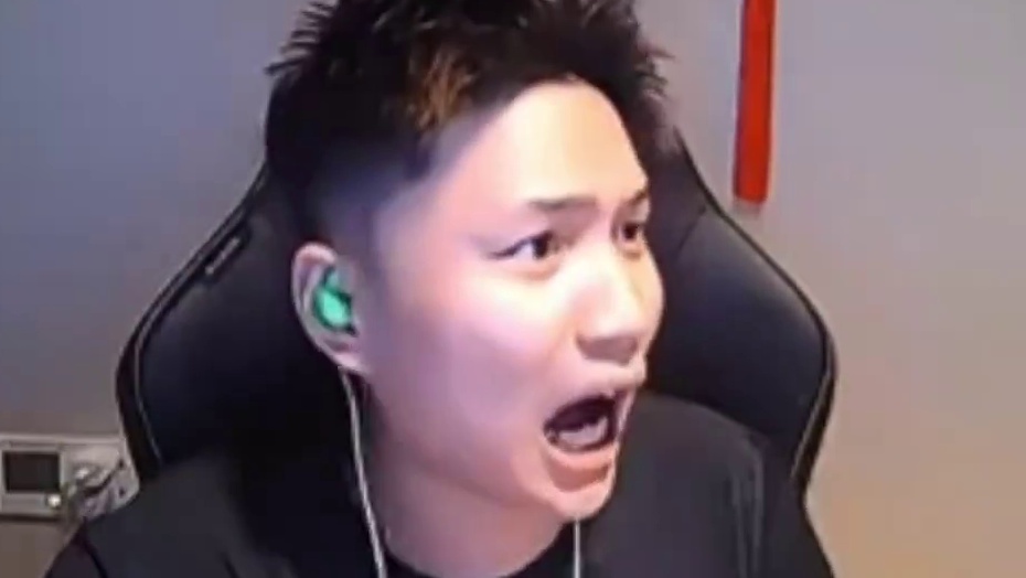 “和苏弟拌嘴后被老妈说教，蛋神乖乖认错，这波通人性了”
