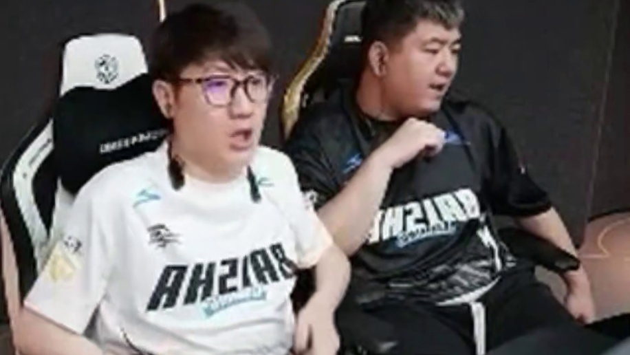 来自当世最强的两名幻神狙击手的顶级互秀，潇潇Doo各自游龙为己方拿下残局