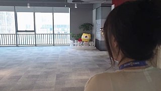 參觀中討論虎牙搬新大樓資金緊張
