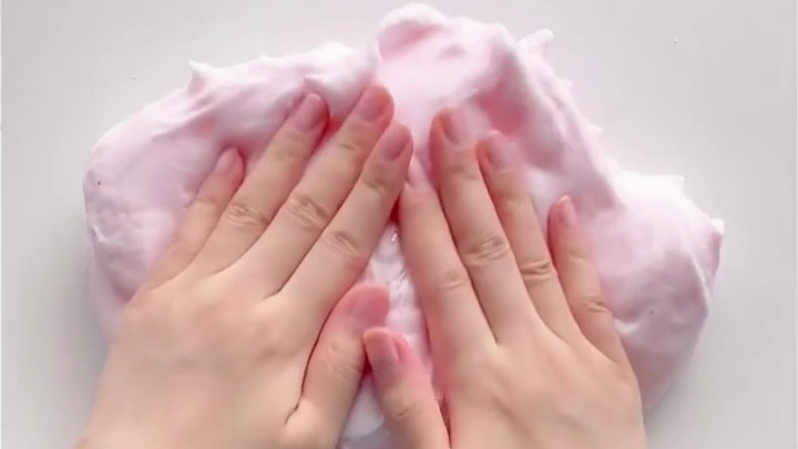 这个我能rua一天！！！
 #slime #yiyi今天也很开心 #一起玩泥巴