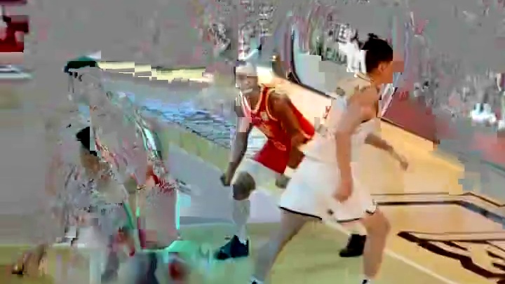 #篮球赛事 #CBAMore 全速推进起飞战斧暴扣，绝佳表现点燃赛场氛围