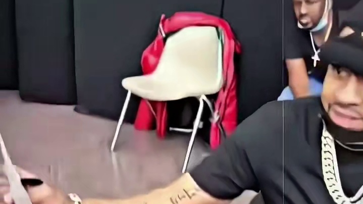 艾弗森球迷签名，快来围观吧！#篮球