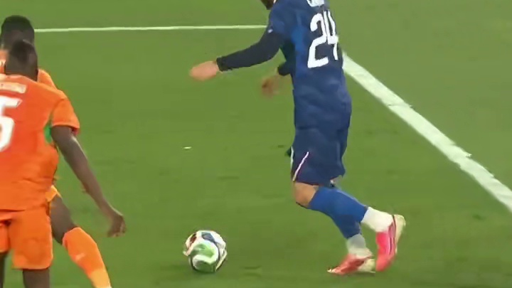 谢尔基脚后跟过人低射破门，法国1-0，势头大好#世界杯