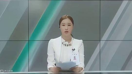 新闻主播应激测试现场，考官直接扔一条蛇，换你你能淡定吗？