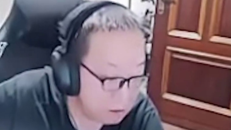 毛青说欧欧终于学会了主动，谈恋爱跟打穿越火线 是一样的