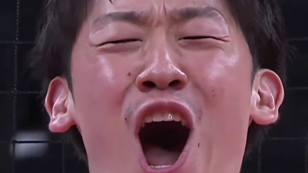 假动作骗到全队，这招声东击西太绝了