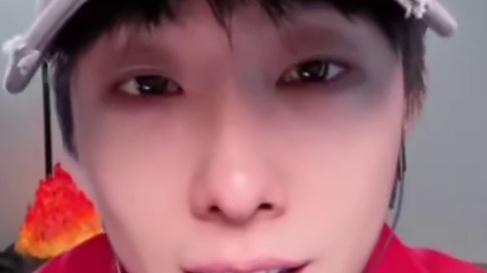 志龙连线童童介绍队员们，提醒美甲整短！就怕她们运动会受伤！