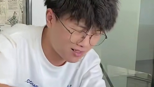 像不像你们那些谎话连篇的牌友