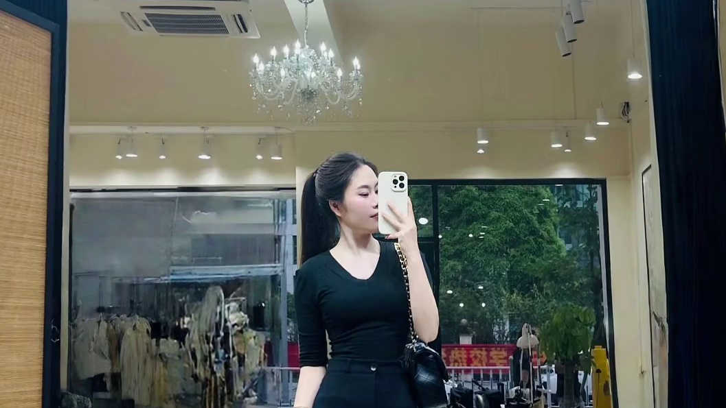 在发财和发光之间 选择了发照片