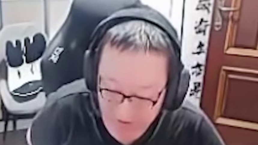 绝迹说今天给他们上压力了，再不赢就得住宿舍了