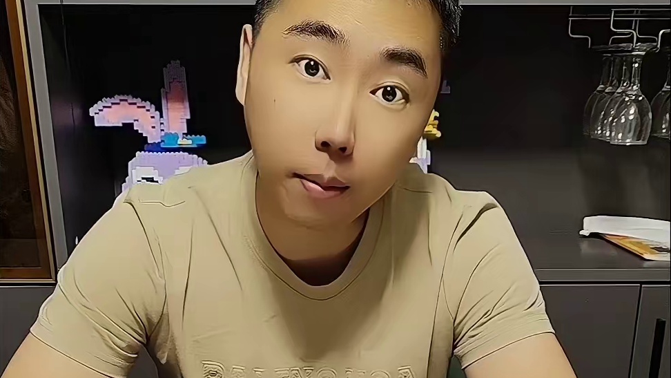 胆肥了吧，还敢和我瞪眼睛