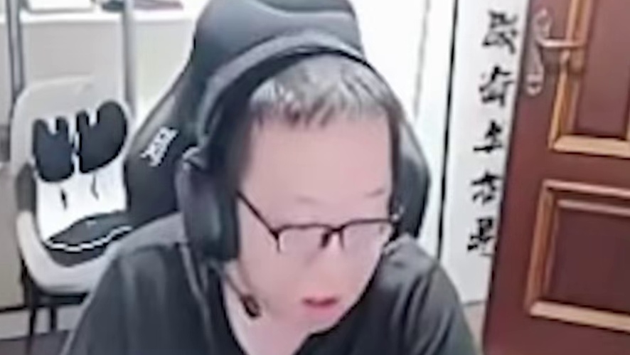 绝迹说他承认OI大帝很强，但是强的人需要负重前行
