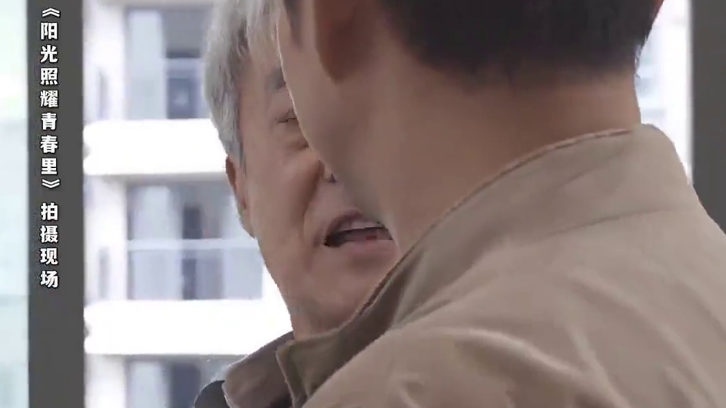 父亲偏心对待两个儿子