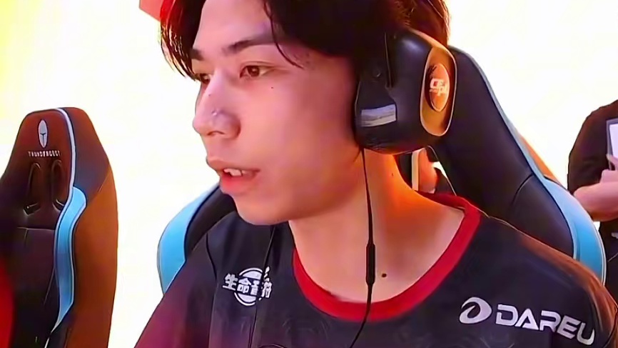 CFPL走后门第一人，林威白虎横秒枪法说话证明自己，残局四杀打服绝迹，这枪法真的准#CFPLS28
