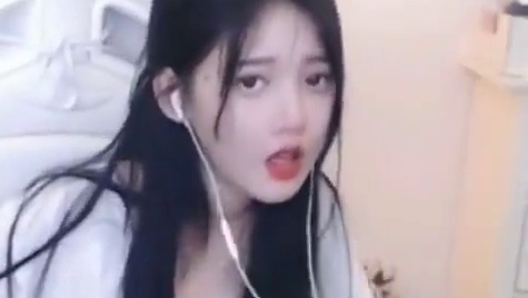 你戴耳机你是痛快了  我没戴你知道吗