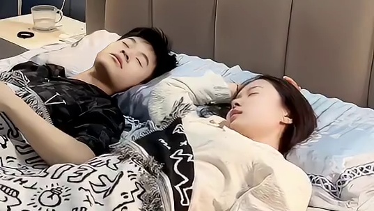 本来只想睡一小会儿，结果一觉睡到天黑，各位也遇到过这种情况吗～