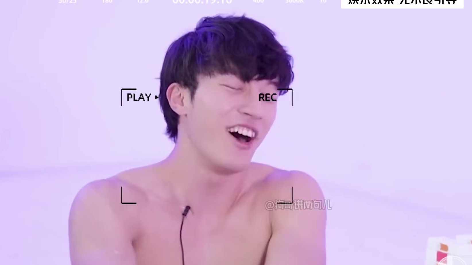 脱下的你外套,秀出你的腹肌
