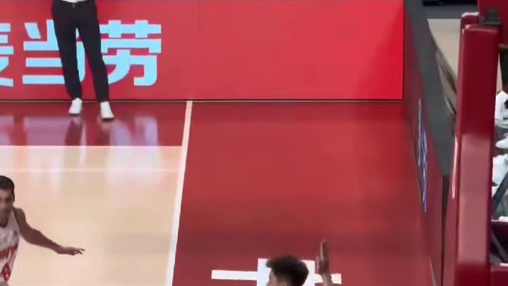 后场双人组配合在线，拦截调度全程靠谱