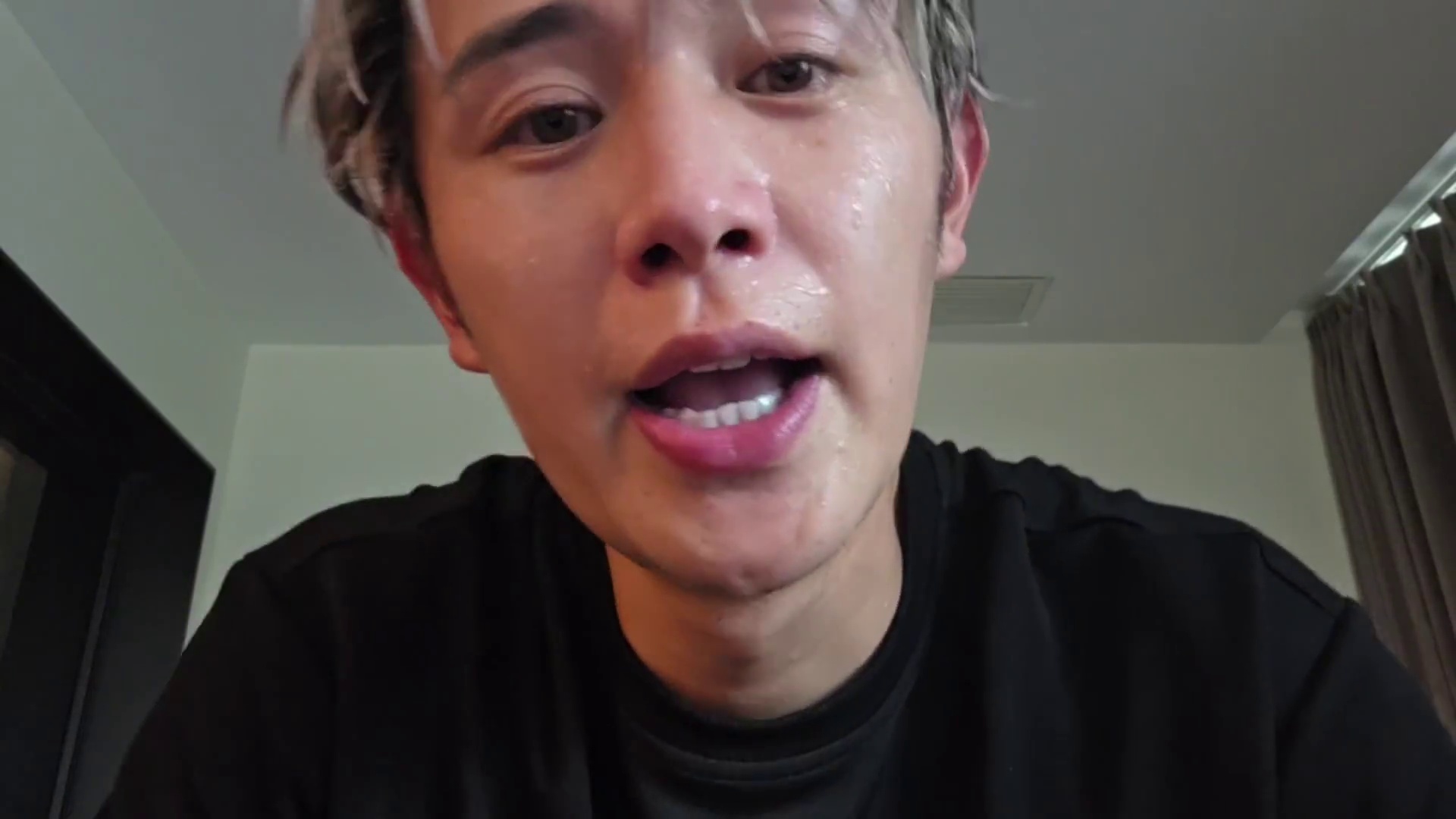童锦程暖心安慰主播“自己淋过雨所以想为身边人撑把伞”