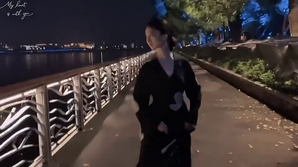 人生两个境界：痛而不言是历练，笑而不语是成长。——内涵段子