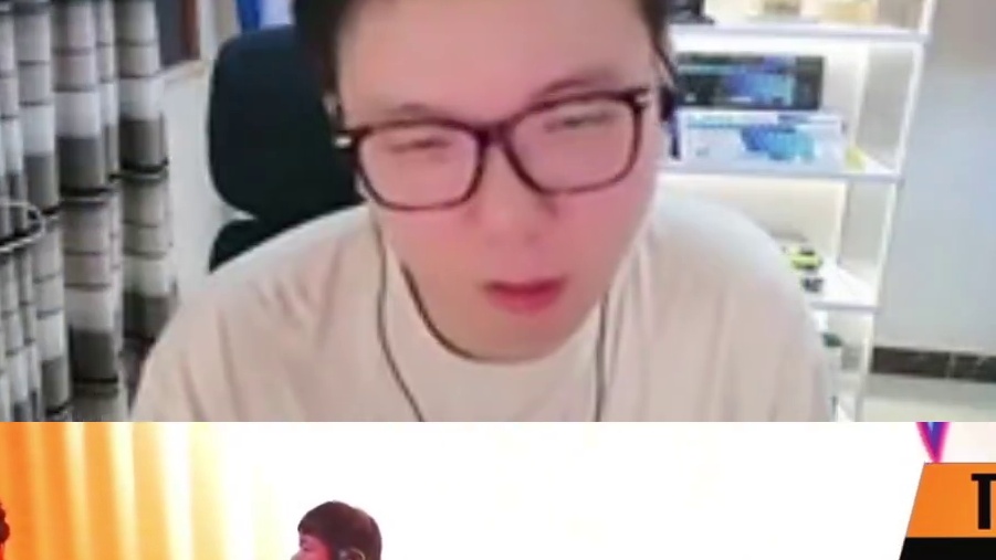 白鲨常规赛位居榜首 如今比赛耳机，选手如果想去摘一下，需要得到裁判的同意。#白鲨战胜TLG稳居榜首