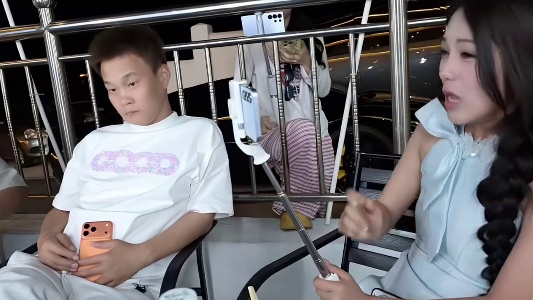 二狗子动手打人