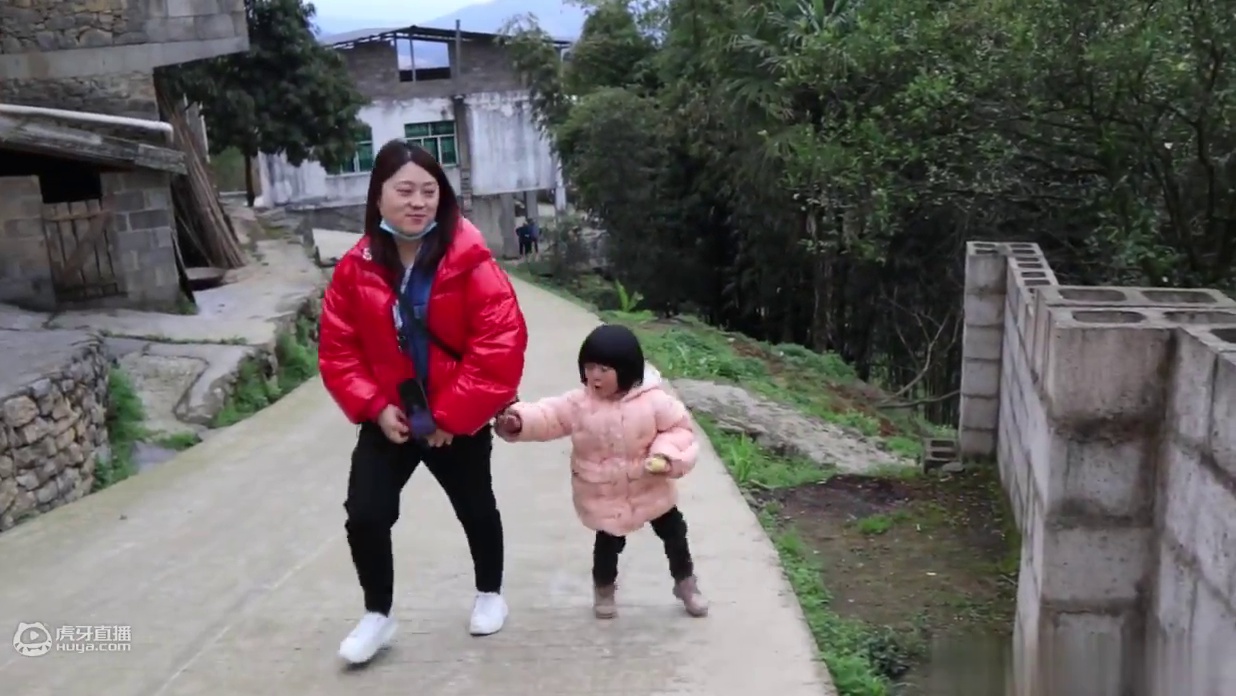 代朋弟弟带女朋友回家了，三娘高兴要煮顿晚餐，一大家人实在热闹