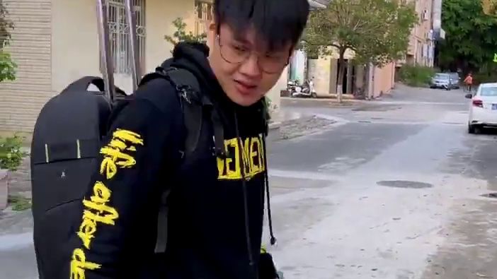 演员意外笑场，却成了全剧经典