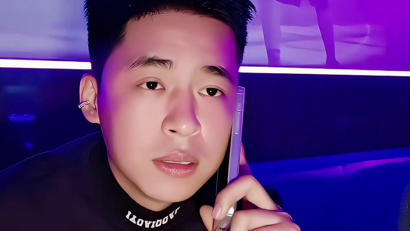 张开朗与别人前女友玩耍 得知其男友身份认怂求饶！