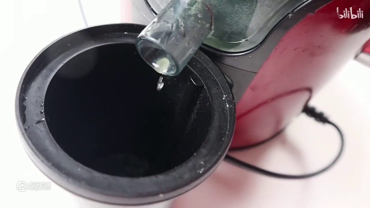 甘蔗还能烤着吃？先烤后榨汁，甘甜可口，这味道还要什么奶茶果汁
