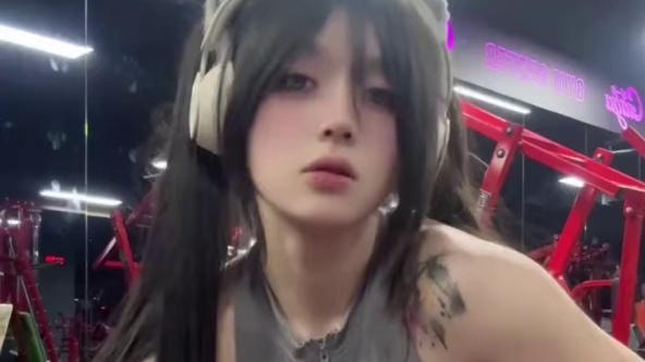 在我喝完这瓶白魔爪之前尽情的逃吧
