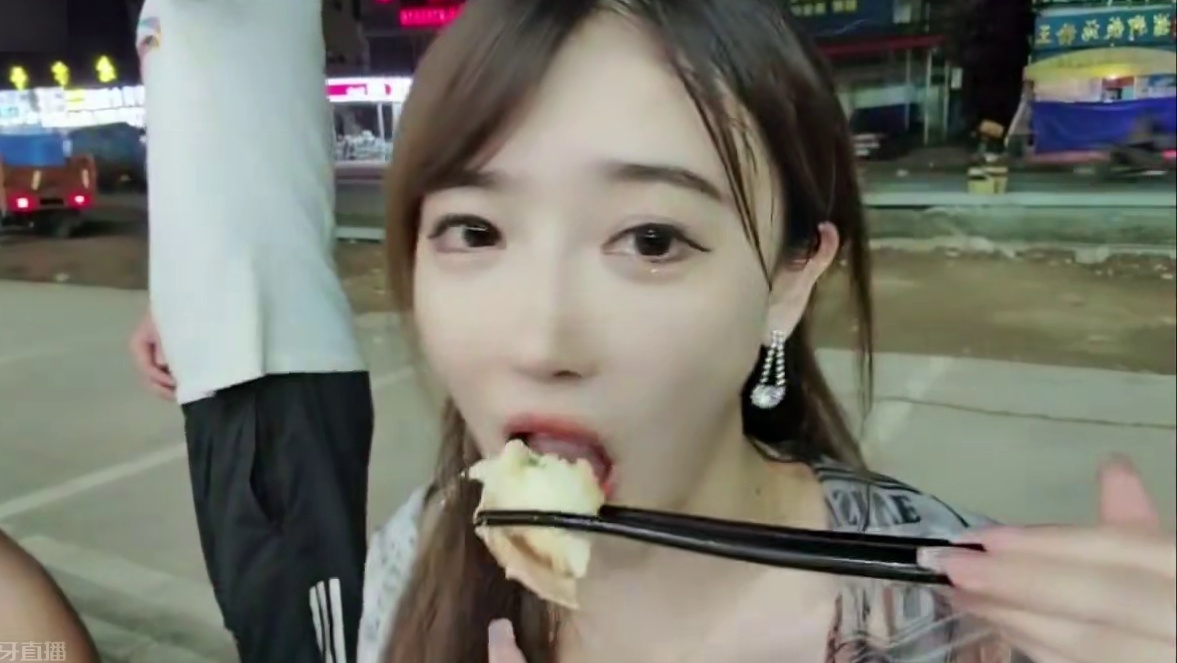 豚豚：握一次手 换一盘菜 真不错
